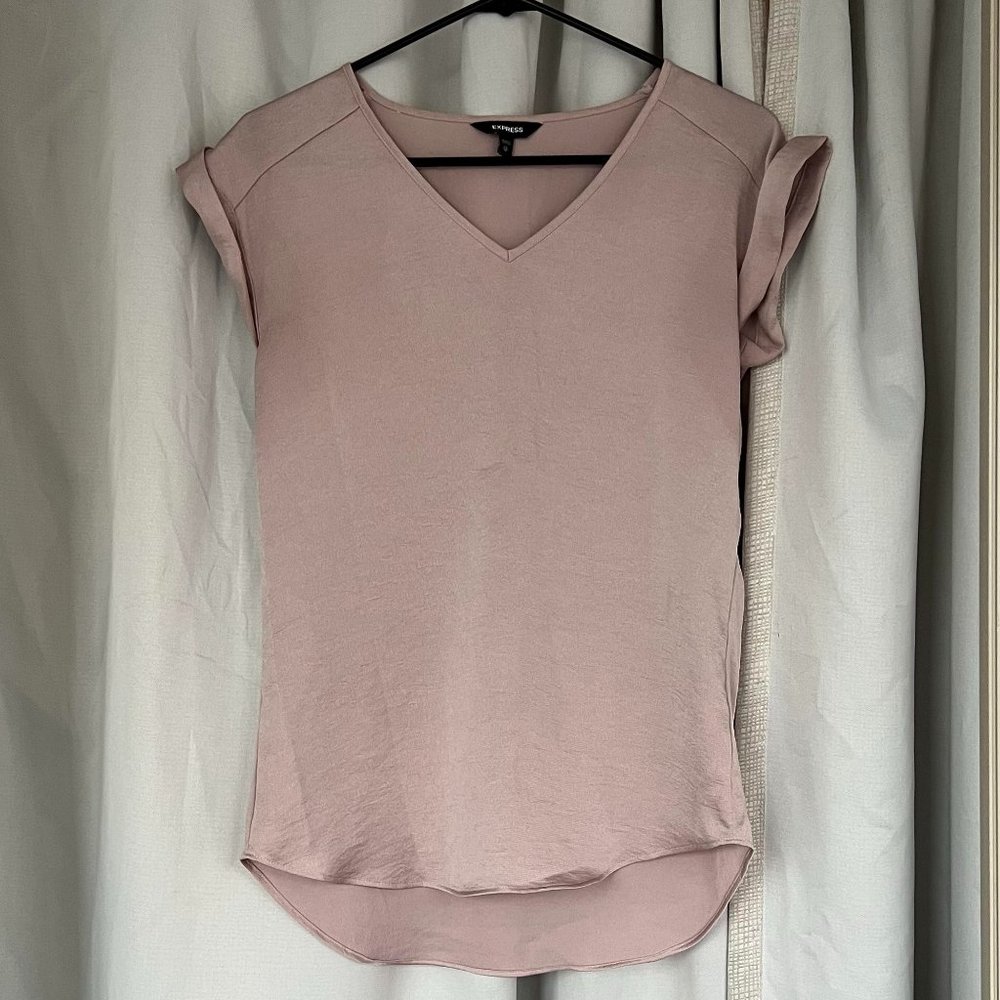 Brand: Express, Size:XS, Style: Short Sleeve V Neck Top Color: Light Pink/Mauve